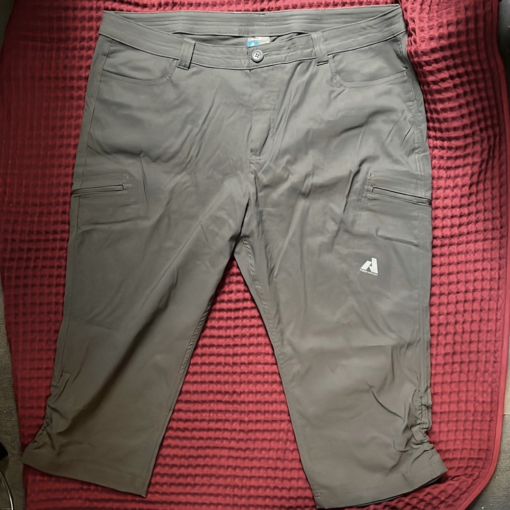 Eddie Bauer First Ascent Capri Pants